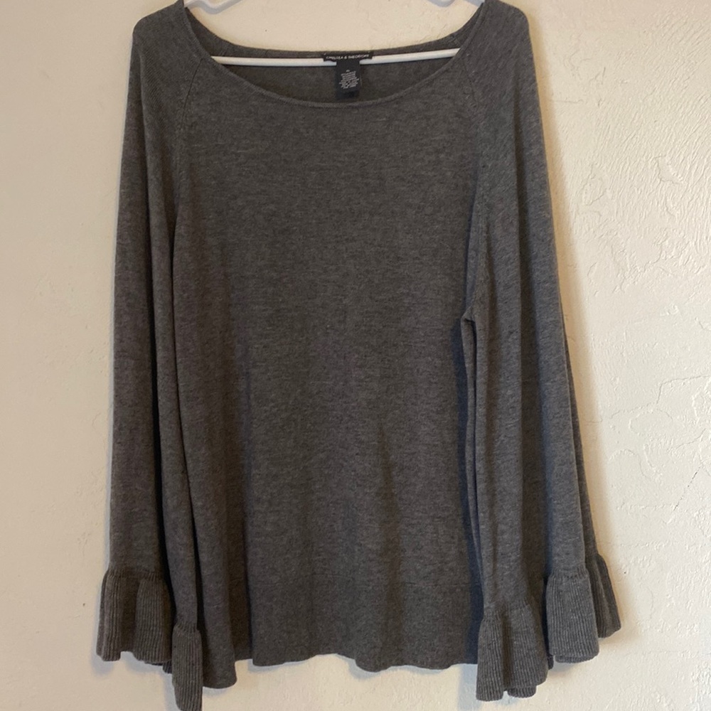 Chelsea and Theodore beautiful women’s gray soft sweater XL Ruffles on sleeves